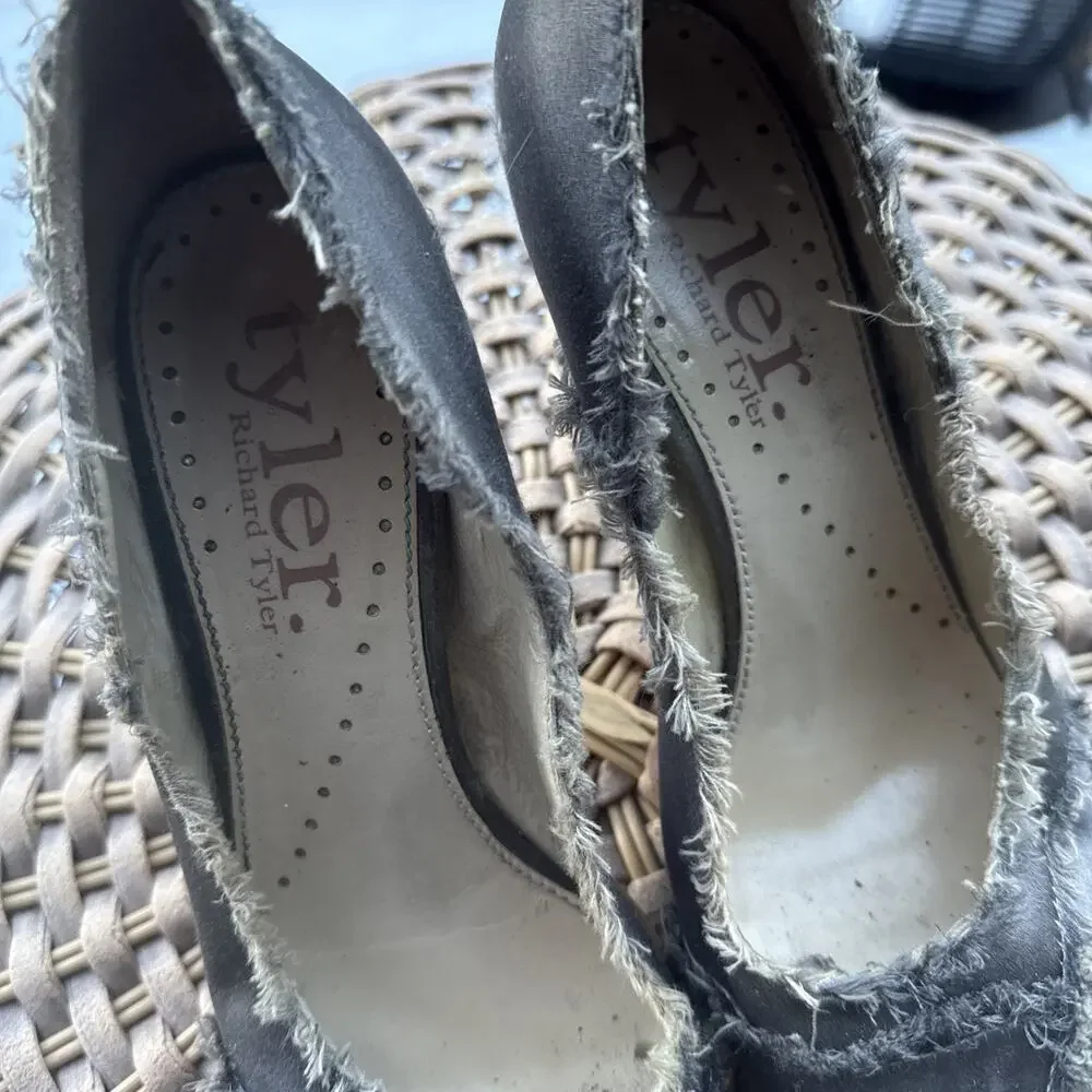 RICHARD TYLER Gunmetal Pewter anisette 7.5 m Peep Toe Heels Distressed